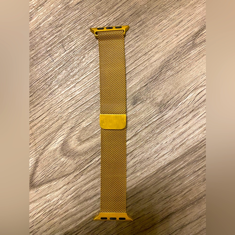 Gold tone chain link Apple Watch band (38mm)
